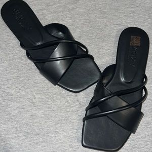 Women’s sandals in a size 8.5 ! BRAND NEW!!